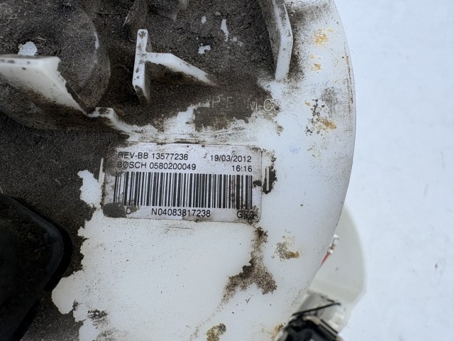 Opel Astra J 2009-2015 Üzemanyag szivattyú Használt