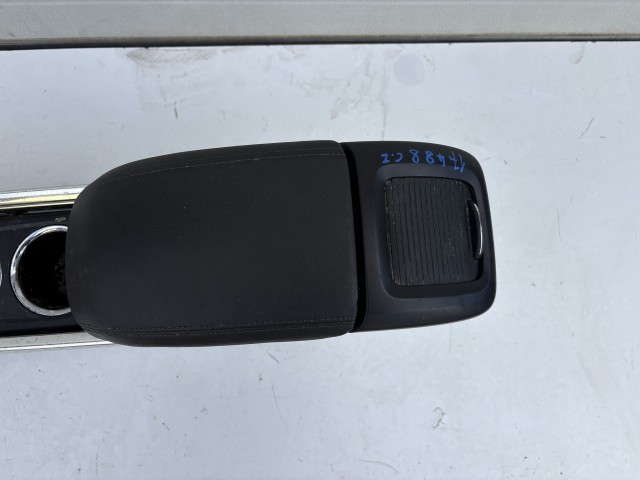 Opel Zafira C 2011-2017 Közép box Használt