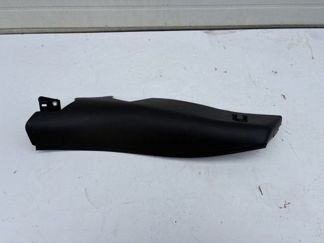 Opel Astra K Jobb ülés melletti müanyag burkolat övfeszítő 