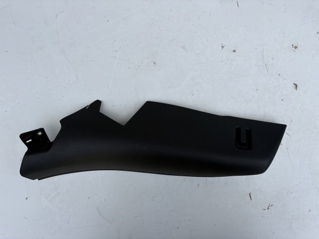 Opel Astra K Jobb ülés melletti müanyag burkolat övfeszítő 