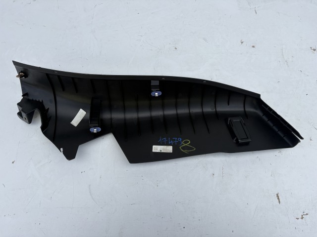 Opel Astra K Jobb ülés melletti müanyag burkolat övfeszítő 