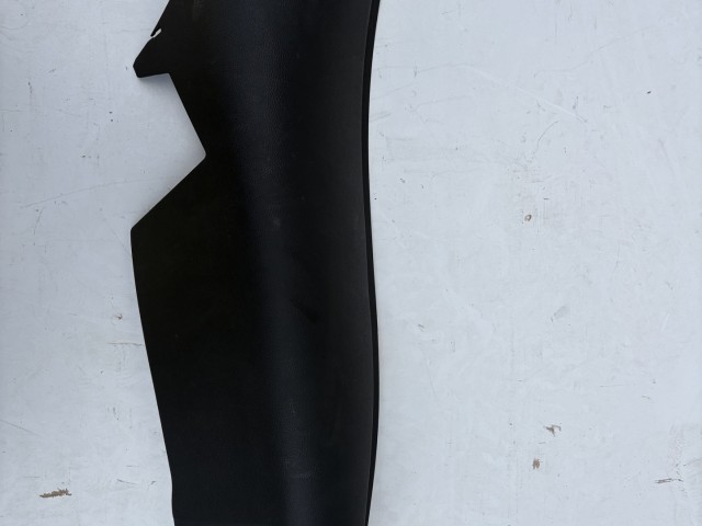 Opel Astra K Bal ülés melletti müanyag burkolat övfeszítő