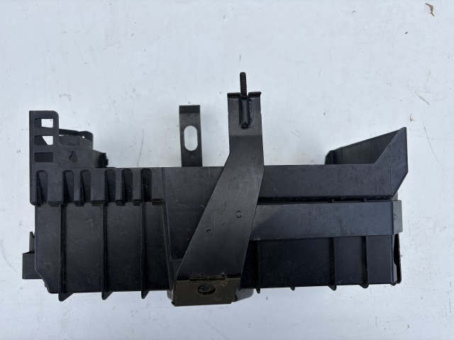 Opel Zafira C 2011-2017 Akkumulátor tartó, tálca Használt