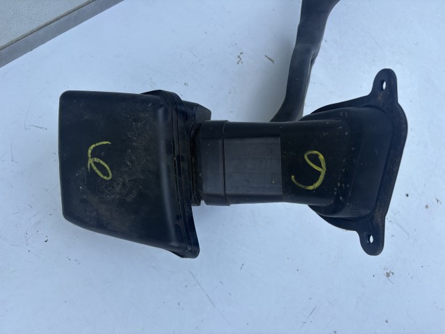 Opel Astra J Benzin rezonátor ház