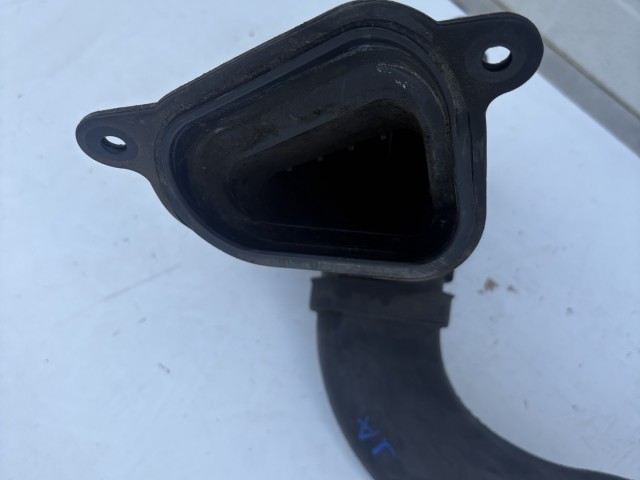 Opel Astra J Benzin rezonátor ház