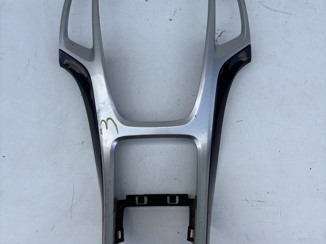Opel Astra J 2009-2015 Középkonzol keret Használt