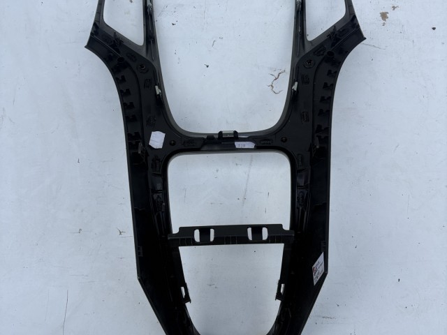 Opel Astra J 2009-2015 Középkonzol keret Használt