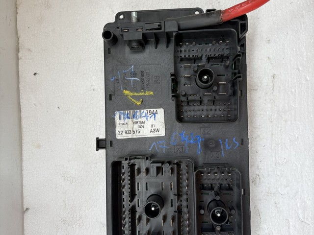 Opel Insignia 2008-2016 Motortéri biztosítéktábla Használt