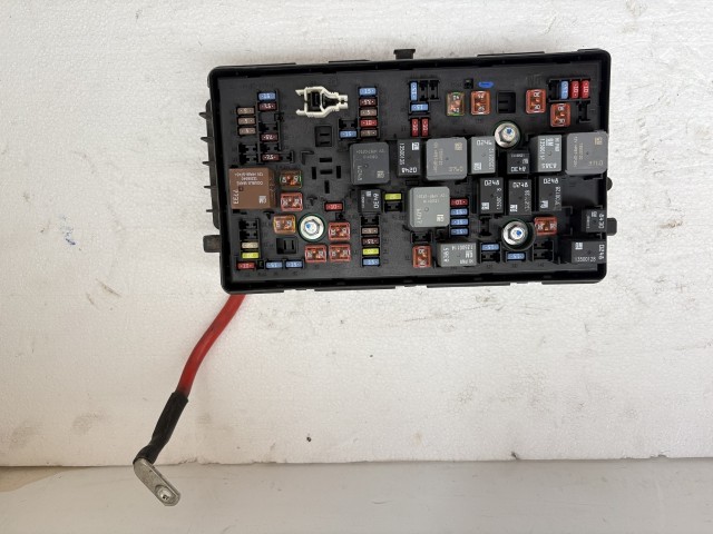 Opel Insignia 2008-2016 Motortéri biztosítéktábla Használt