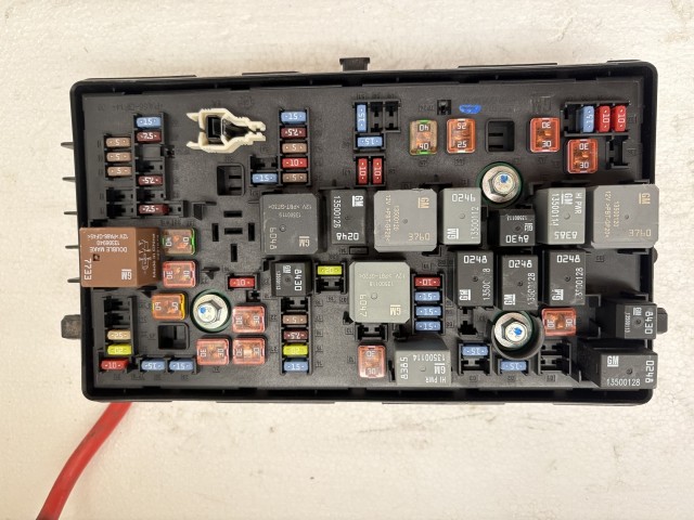 Opel Insignia 2008-2016 Motortéri biztosítéktábla Használt