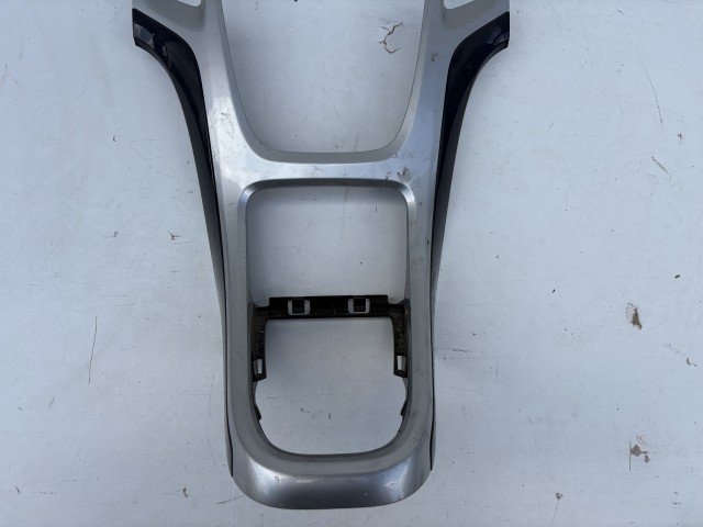 Opel Astra J 2009-2015 Középkonzol keret Használt