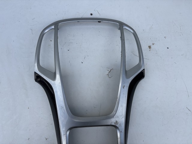 Opel Astra J 2009-2015 Középkonzol keret Használt