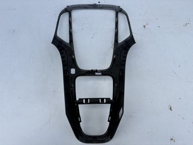 Opel Astra J 2009-2015 Középkonzol keret Használt