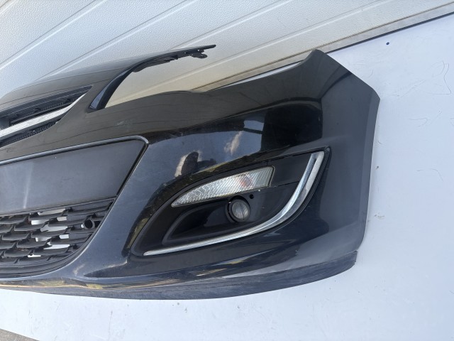 17512 Opel Astra J első Lökhárító Fekete  Z22C