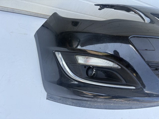 17512 Opel Astra J első Lökhárító Fekete  Z22C