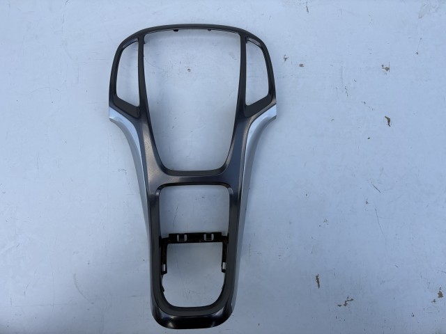 Opel Astra J 2009-2015 Középkonzol keret Használt