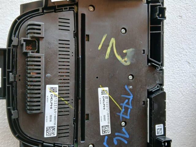 Opel Astra J 2009-2015 Közép konzol Használt