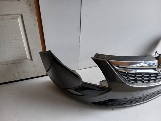 17668 Opel Zafira C 2011-2017 első Lökhárító Grafit Z190