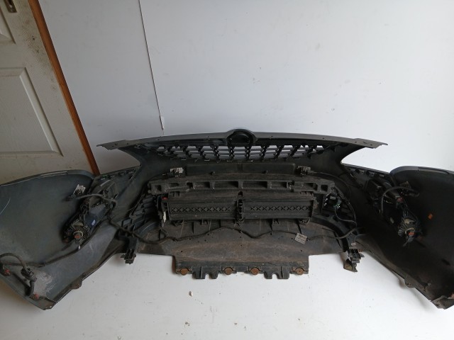 17667 Opel Zafira C 2011-2017 első Lökhárító Grafit Z177