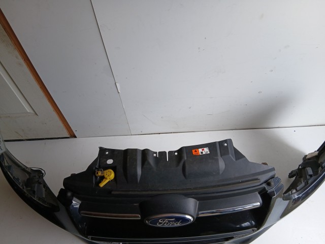 17666 Ford Focus Mk3 első Lökhárító Fekete