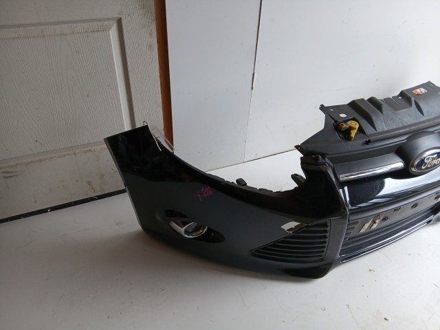 17666 Ford Focus Mk3 első Lökhárító Fekete