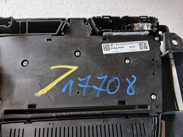 Opel Astra J 2009-2015 Közép konzol Használt