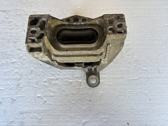 Saab 9.5 2010-2012 1.9  motortartó bak