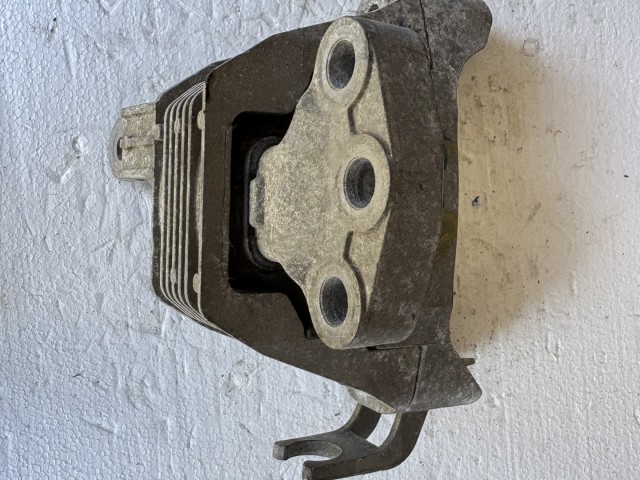Opel Astra J 2009-2015 motortartó bak Használt