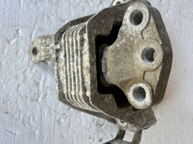 Opel Astra J 2009-2015 motortartó bak Használt