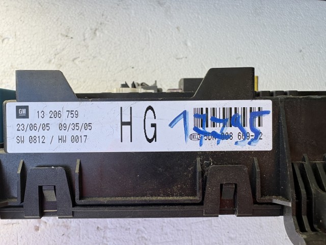 Opel Astra H 2004-2010 Biztosítéktábla Csomagtér Használt