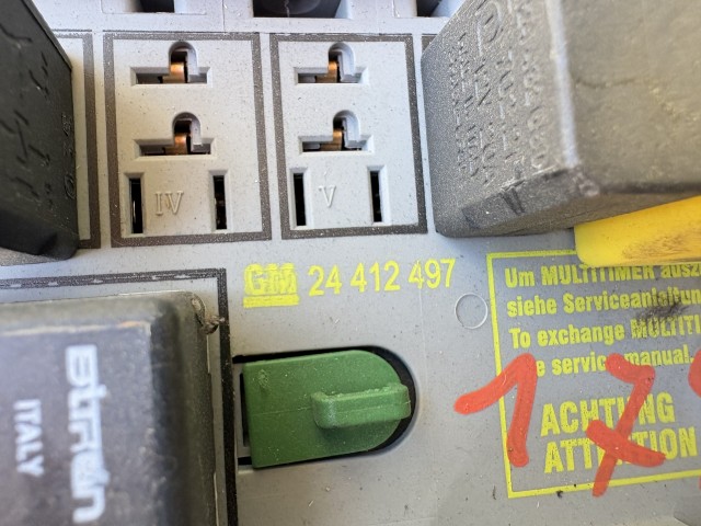 Opel Astra G 1998-2008 1998-2008 Motortéri biztosítéktábla Használt