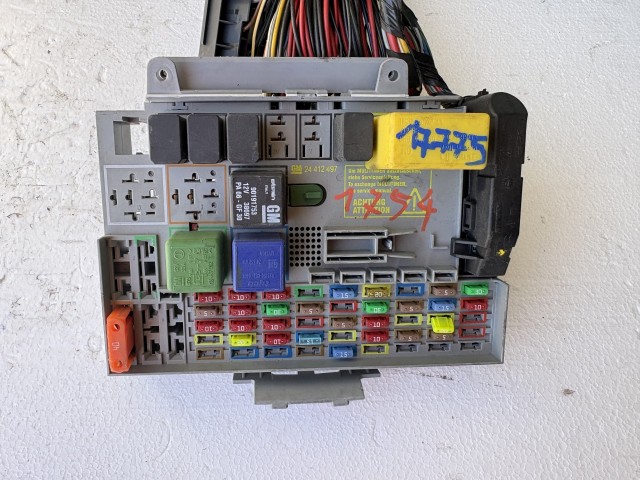 Opel Astra G 1998-2008 1998-2008 Motortéri biztosítéktábla Használt