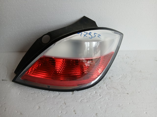 17952 Opel Astra H 2004-2010 Lámpa , Fényszóró Használt  Jobb hátsó