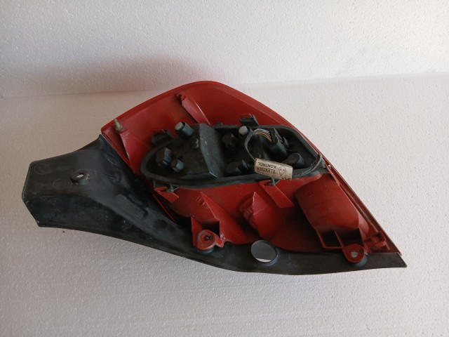 17985 Renault Clio III. 2007-2014 Bal hátsó Lámpa