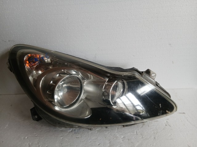 17947 Opel Corsa D 2010 Jobb első Lámpa Fényszóró