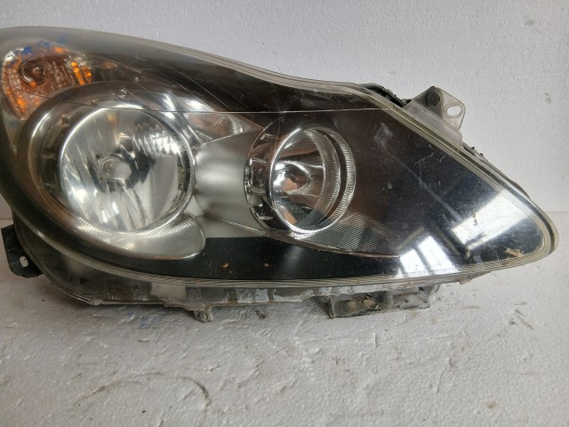 17947 Opel Corsa D 2010 Jobb első Lámpa Fényszóró