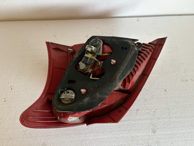 18073 Toyota Yaris II. 2005-2011(xp90) 2005-2011 Bal hátsó Lámpa