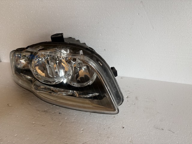 18095 Audi A4 B7  Jobb első Lámpa Fényszóró
