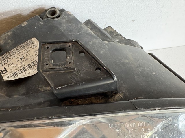 18095 Audi A4 B7  Jobb első Lámpa Fényszóró