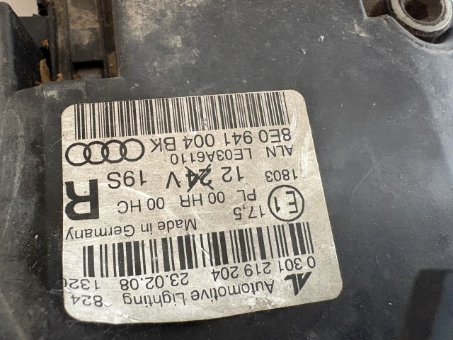 18095 Audi A4 B7  Jobb első Lámpa Fényszóró