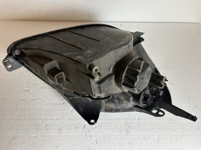 18105 Ford Fiesta v  Jobb első Lámpa Fényszóró