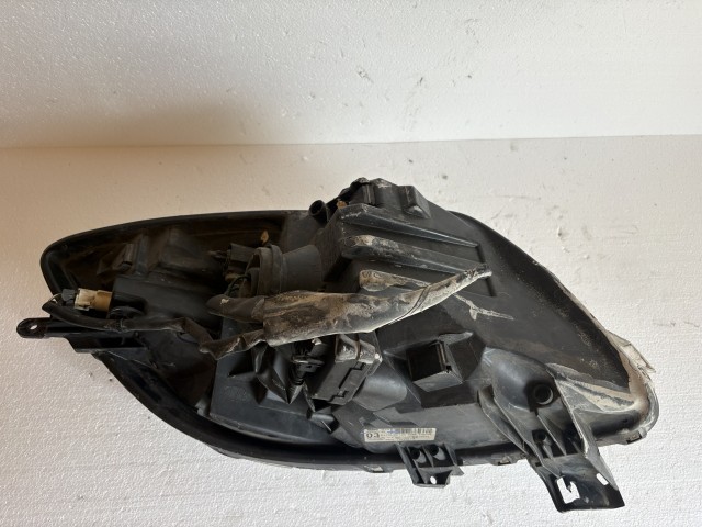 18110 Toyota Yaris II. 2005-2011(xp90) 2005-2011 Jobb első Lámpa Fényszóró