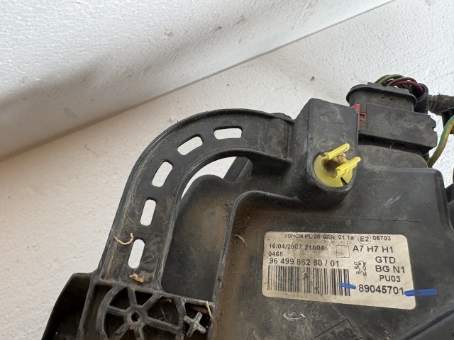 18111 Peugeot 207 2006-2014  Bal első Lámpa Fényszóró