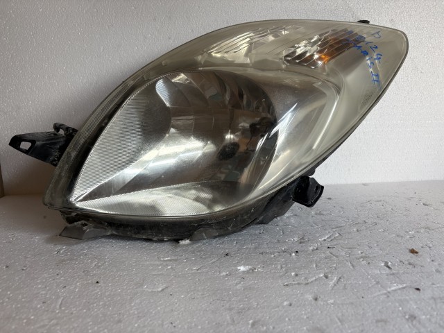 18124 Toyota Yaris II. 2005-2011(xp90)  Bal első Lámpa Fényszóró