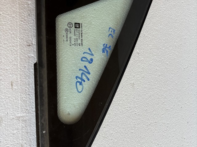 Opel Corsa E Jobb A Oszlop Oldalablak Üveg