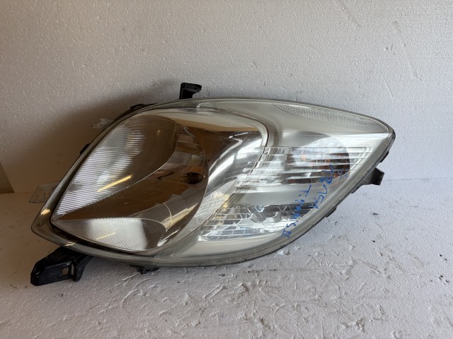18151 Toyota Yaris II. 2005-2011(xp90) Bal első Lámpa Fényszóró