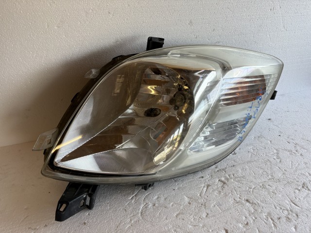 18151 Toyota Yaris II. 2005-2011(xp90) Bal első Lámpa Fényszóró