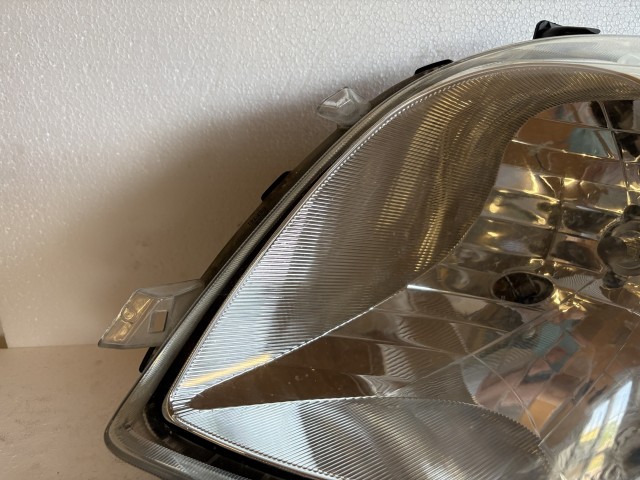 18151 Toyota Yaris II. 2005-2011(xp90) Bal első Lámpa Fényszóró