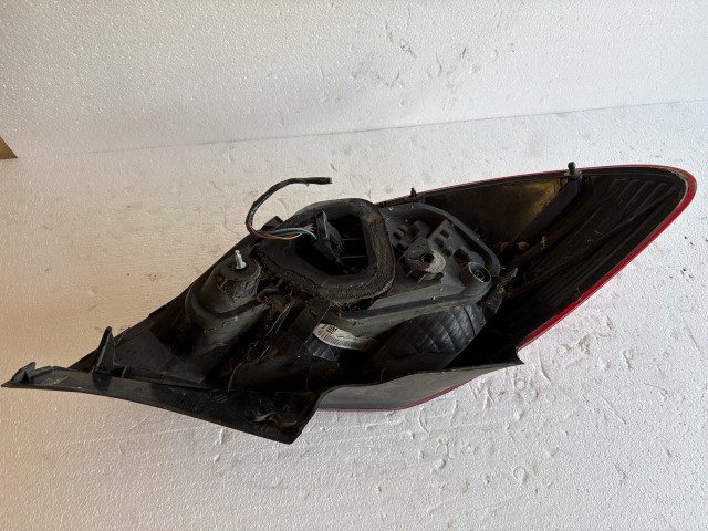 18153 Opel Corsa D 2006-2014  Jobb hátsó Lámpa Fényszóró