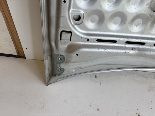 18184 Opel Astra H 2004-2010 Motorháztető Használt Ezüst Z157 